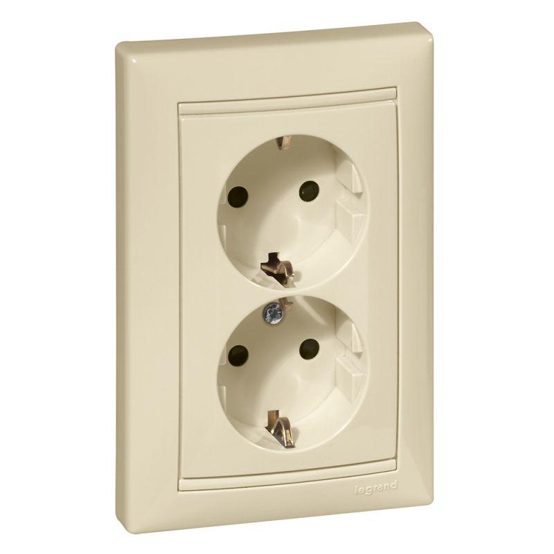 Розетка 2-м СП Valena 16А IP20 2х2P+E с заземл. защ. шторки немецк. стандарт в сборе сл. кость Leg 774371